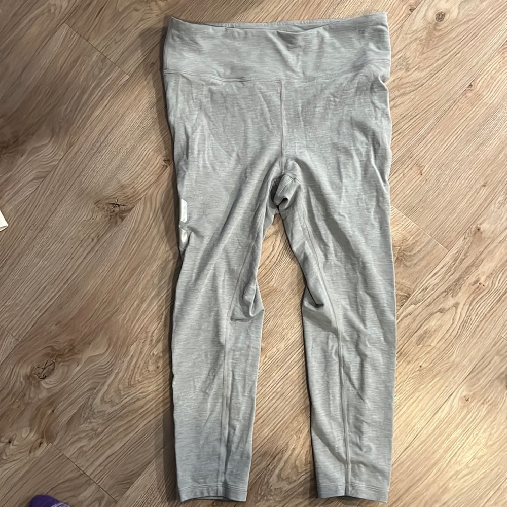 New balance leggings gray with reflective silver stripes size worn once
